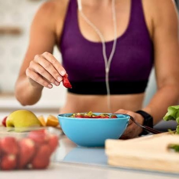 Is Nutrition Coaching a Good Career? Salary and Demand in the UK