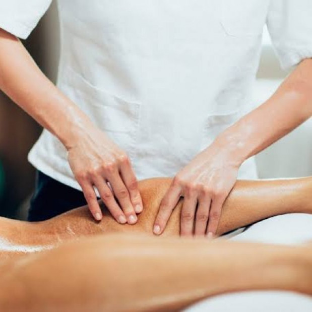Sports Massage Therapist vs Personal Trainer: Can You Do Both?