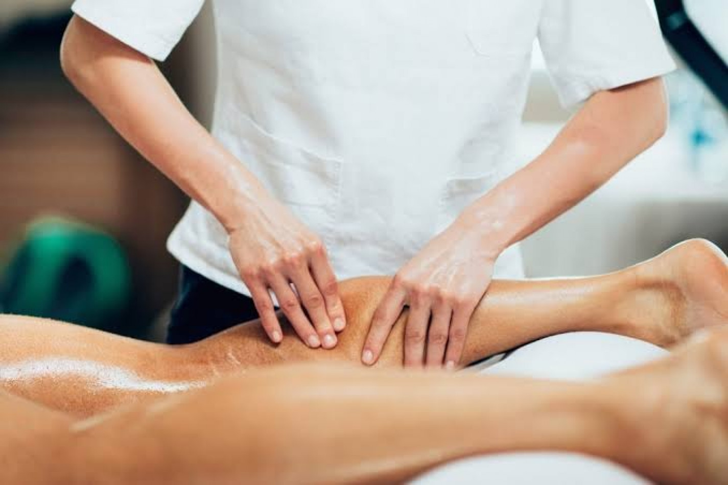 Sports Massage Therapist vs Personal Trainer: Can You Do Both?